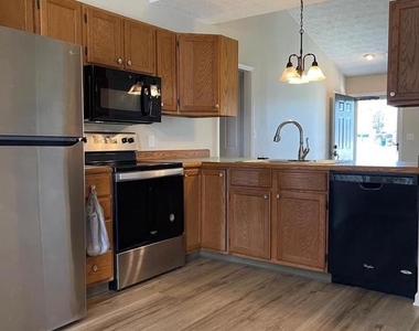 5 Fieldcrest Drive - Photo Thumbnail 8