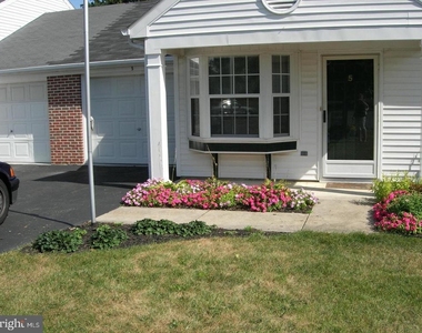 5 Fieldcrest Drive - Photo Thumbnail 1