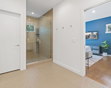 609 West Lynn St - Photo Thumbnail 16