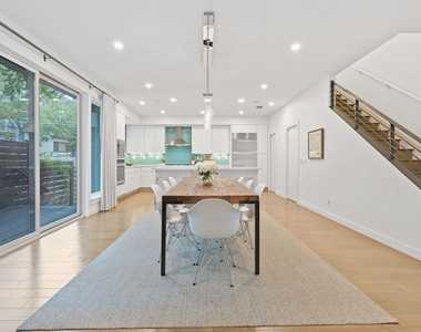 609 West Lynn St - Photo Thumbnail 4