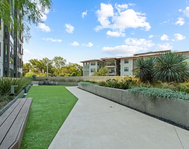 800 Embassy Dr - Photo Thumbnail 30