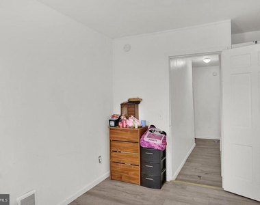 833 Green Street - Photo Thumbnail 12