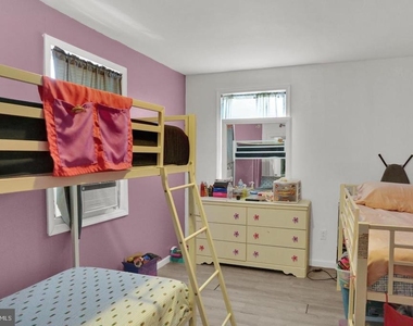 833 Green Street - Photo Thumbnail 13