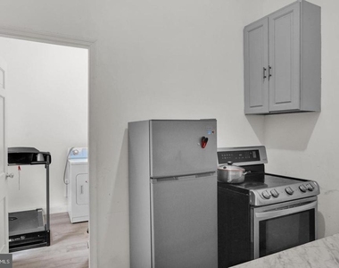 833 Green Street - Photo Thumbnail 5