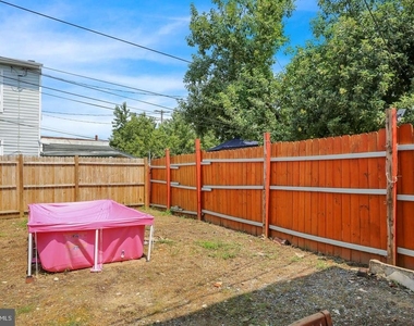 833 Green Street - Photo Thumbnail 17