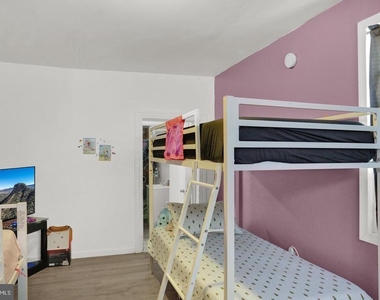 833 Green Street - Photo Thumbnail 14