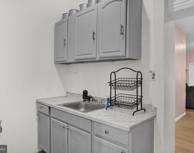 833 Green Street - Photo Thumbnail 6