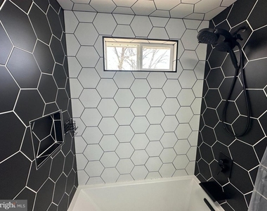 62 Lakeview Court - Photo Thumbnail 10