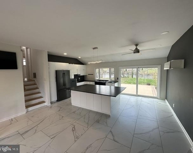 62 Lakeview Court - Photo Thumbnail 5