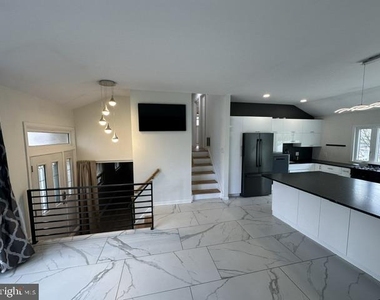 62 Lakeview Court - Photo Thumbnail 7