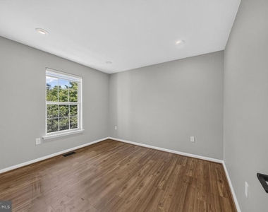 132 S Barrow Place - Photo Thumbnail 12