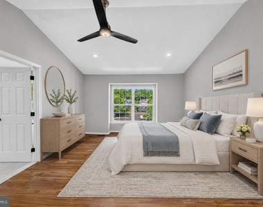 132 S Barrow Place - Photo Thumbnail 7