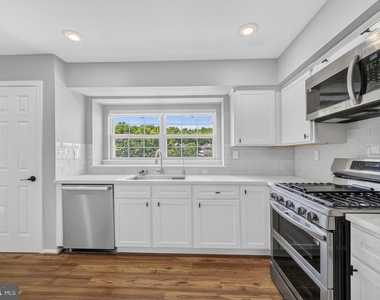 132 S Barrow Place - Photo Thumbnail 3