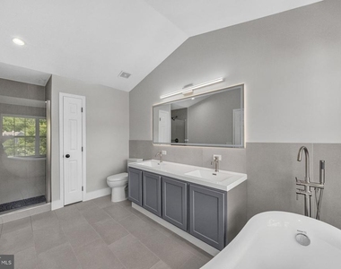 132 S Barrow Place - Photo Thumbnail 11