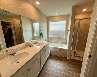 5612 Bellissima Way - Photo Thumbnail 11