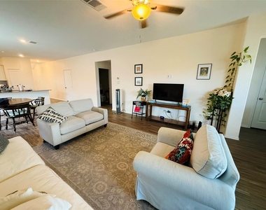 5612 Bellissima Way - Photo Thumbnail 9