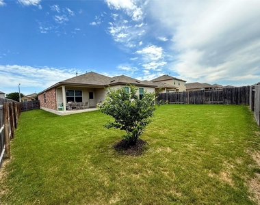 5612 Bellissima Way - Photo Thumbnail 16