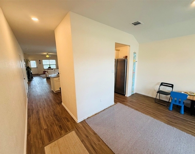 5612 Bellissima Way - Photo Thumbnail 3
