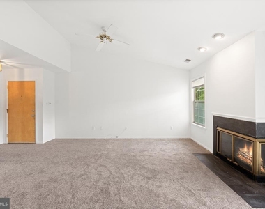 104 Heritage Boulevard - Photo Thumbnail 8