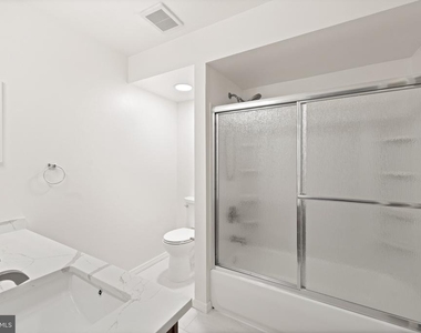 104 Heritage Boulevard - Photo Thumbnail 16