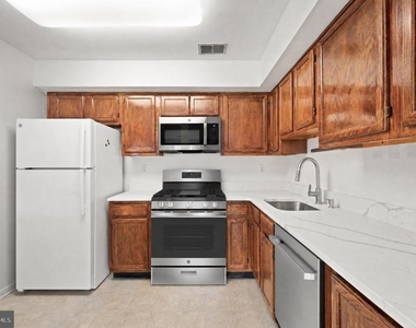 104 Heritage Boulevard - Photo Thumbnail 3