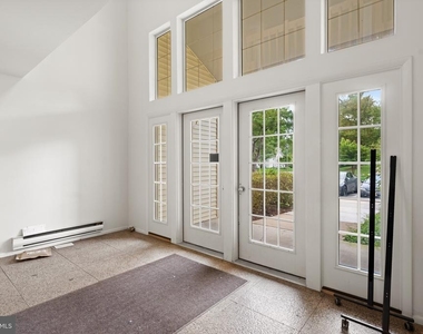 104 Heritage Boulevard - Photo Thumbnail 13
