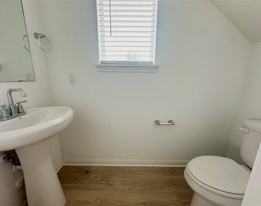 433 Brody Ln - Photo Thumbnail 3