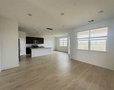 433 Brody Ln - Photo Thumbnail 4