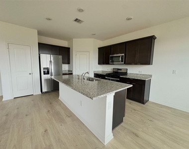 433 Brody Ln - Photo Thumbnail 7