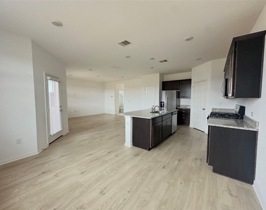 433 Brody Ln - Photo Thumbnail 9