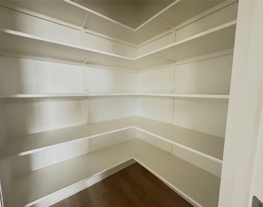 433 Brody Ln - Photo Thumbnail 10