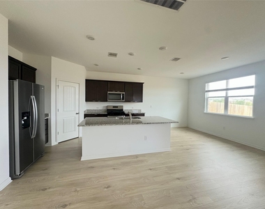 433 Brody Ln - Photo Thumbnail 6