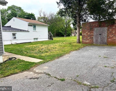 504 New Freedom Road Road - Photo Thumbnail 12