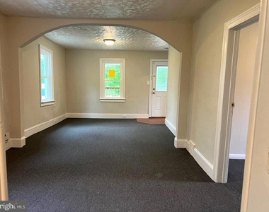 504 New Freedom Road Road - Photo Thumbnail 4