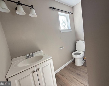 504 New Freedom Road Road - Photo Thumbnail 9