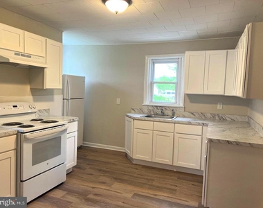 504 New Freedom Road Road - Photo Thumbnail 3