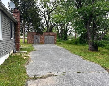 504 New Freedom Road Road - Photo Thumbnail 13