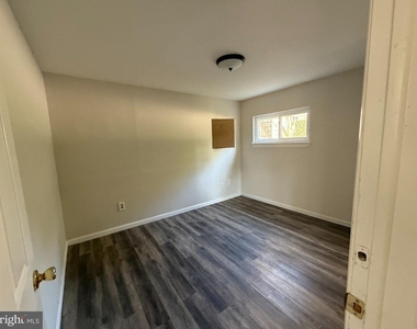 504 New Freedom Road - Photo Thumbnail 4