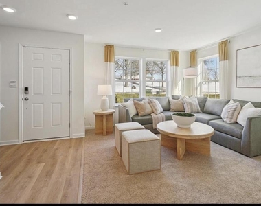 104 Spencer   Way - Photo Thumbnail 1