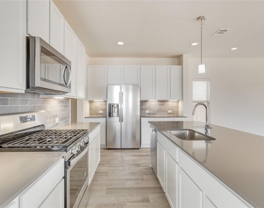 9100 Garnet Dr - Photo Thumbnail 5