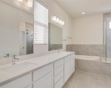 9100 Garnet Dr - Photo Thumbnail 13