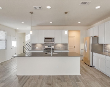 9100 Garnet Dr - Photo Thumbnail 3