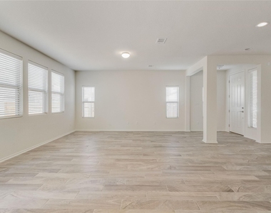 9100 Garnet Dr - Photo Thumbnail 8