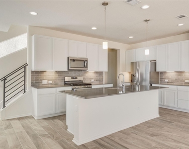 9100 Garnet Dr - Photo Thumbnail 4