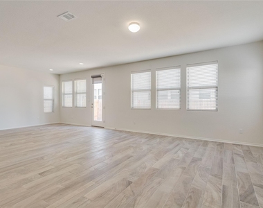 9100 Garnet Dr - Photo Thumbnail 6
