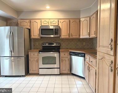 208 Hazelwood Lane - Photo Thumbnail 7