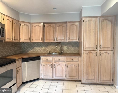 208 Hazelwood Lane - Photo Thumbnail 8