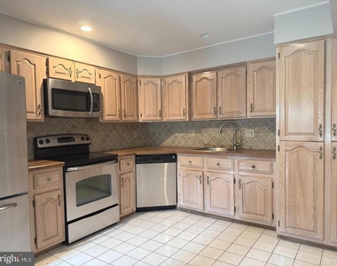 208 Hazelwood Lane - Photo Thumbnail 6