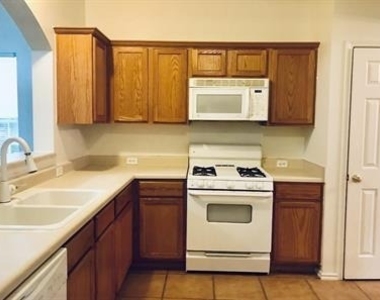 149 Maplewood North N - Photo Thumbnail 2