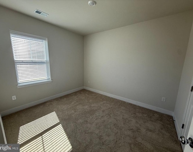 1662 Lake Placid Drive - Photo Thumbnail 8